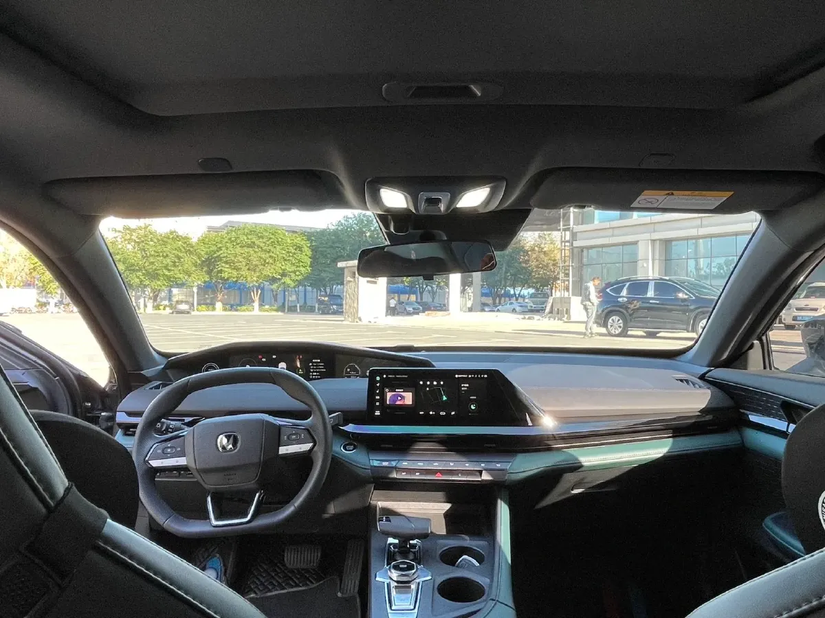 2024 ChangAn UNI-V iDD 1.5L 110HP L4 E-CVT PHEV 18.99KWH,autocango,china used car exporter,china ev exporter,chinese used car exporter,chinese used ev exporter