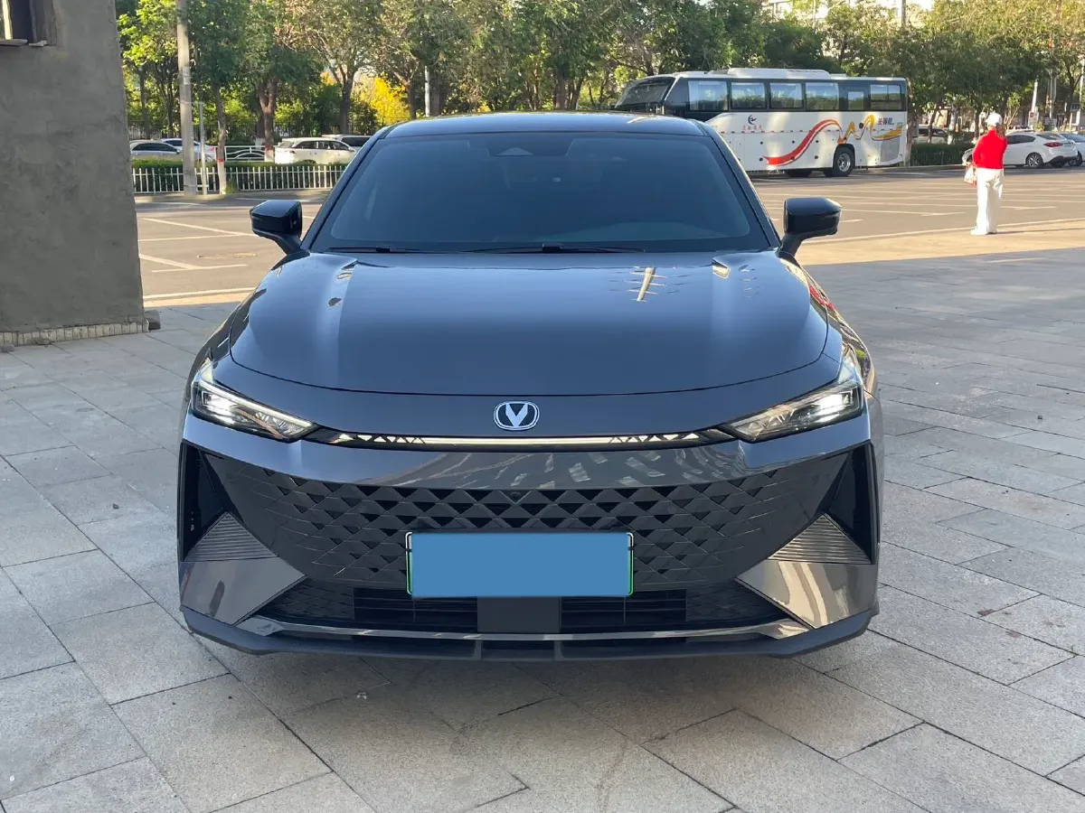 2024 ChangAn UNI-V iDD 1.5L 110HP L4 E-CVT PHEV 18.99KWH,autocango,china used car exporter,china ev exporter,chinese used car exporter,chinese used ev exporter