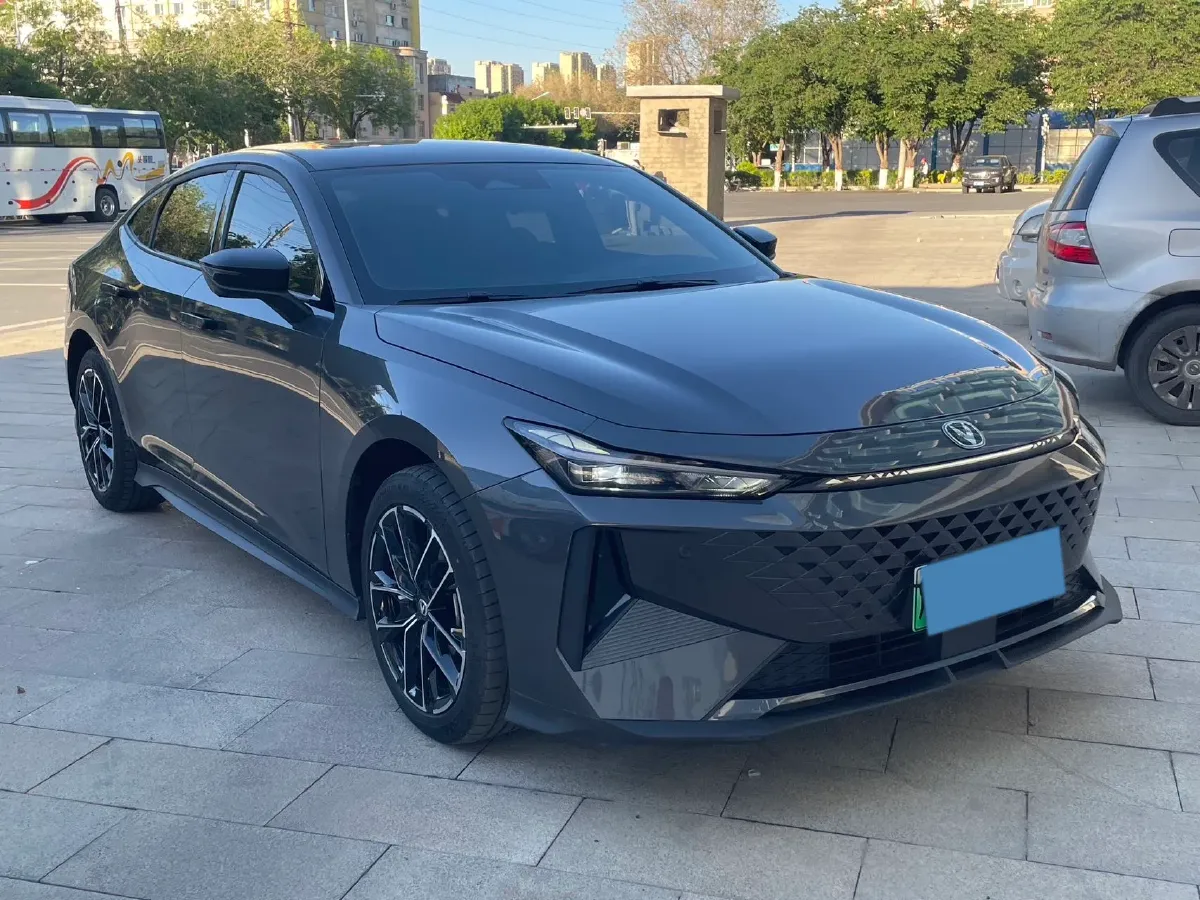 2024 ChangAn UNI-V iDD 1.5L 110HP L4 E-CVT PHEV 18.99KWH,autocango,china used car exporter,china ev exporter,chinese used car exporter,chinese used ev exporter