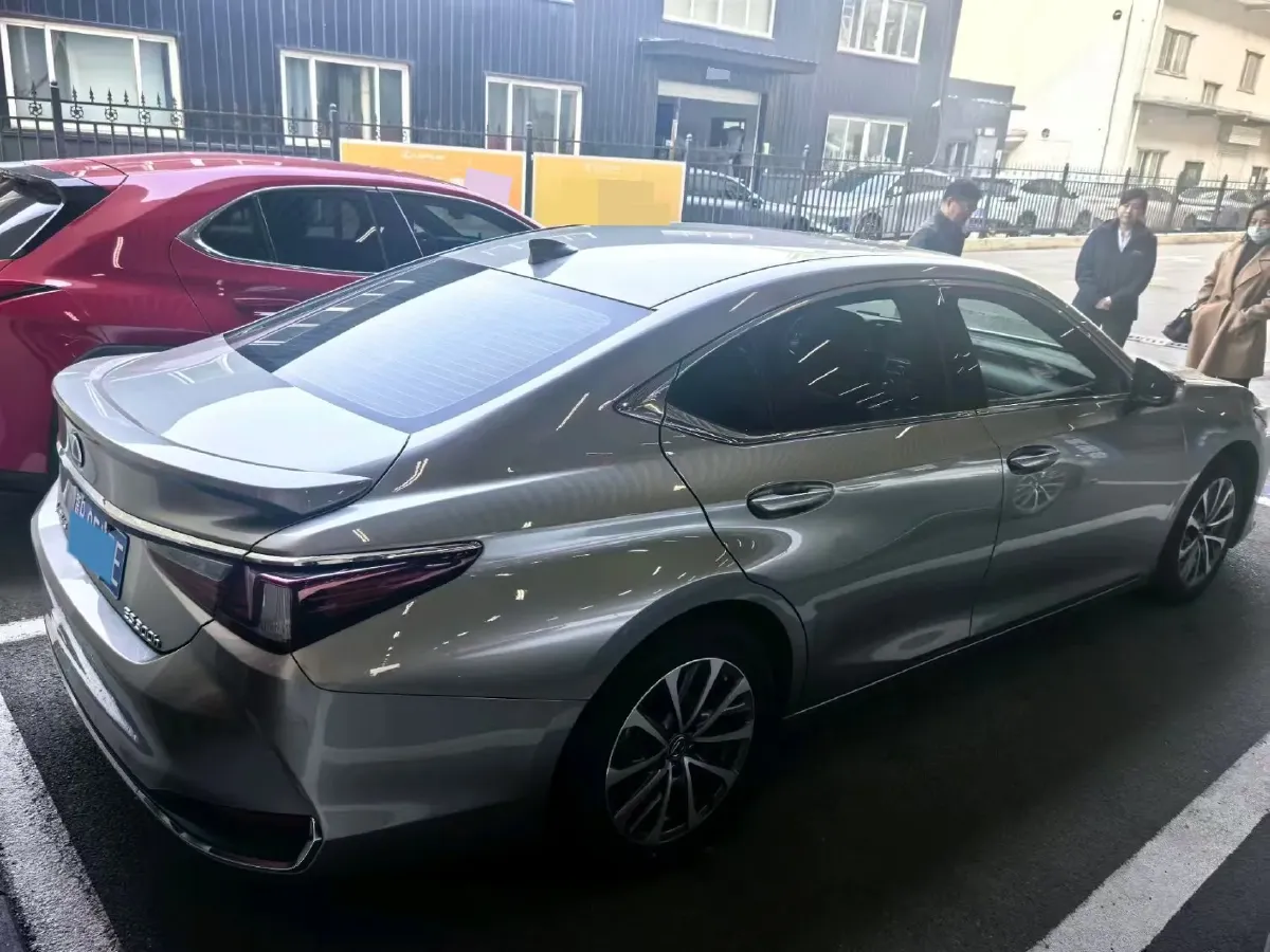 2022 Lexus ES 2.5L 178HP L4 E-CVT Hybrid,autocango,china used car exporter,china ev exporter,chinese used car exporter,chinese used ev exporter
