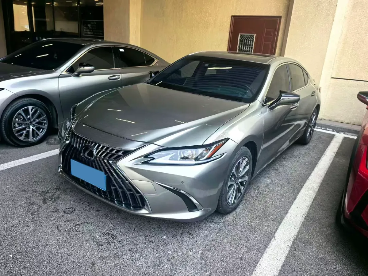 2022 Lexus ES 2.5L 178HP L4 E-CVT Hybrid,autocango,china used car exporter,china ev exporter,chinese used car exporter,chinese used ev exporter