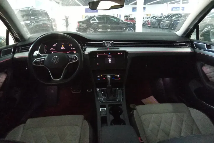 2023 Volkswagen Magotan 2.0T 186HP L4 7DCT,autocango,china used car exporter,china ev exporter,chinese used car exporter,chinese used ev exporter