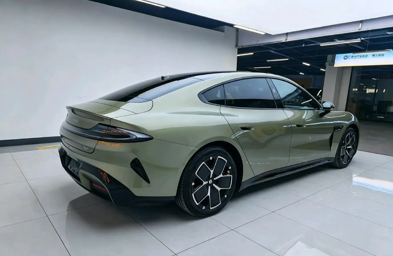 2024 MI SU7 BEV 73.6KWH,autocango,china used car exporter,china ev exporter,chinese used car exporter,chinese used ev exporter