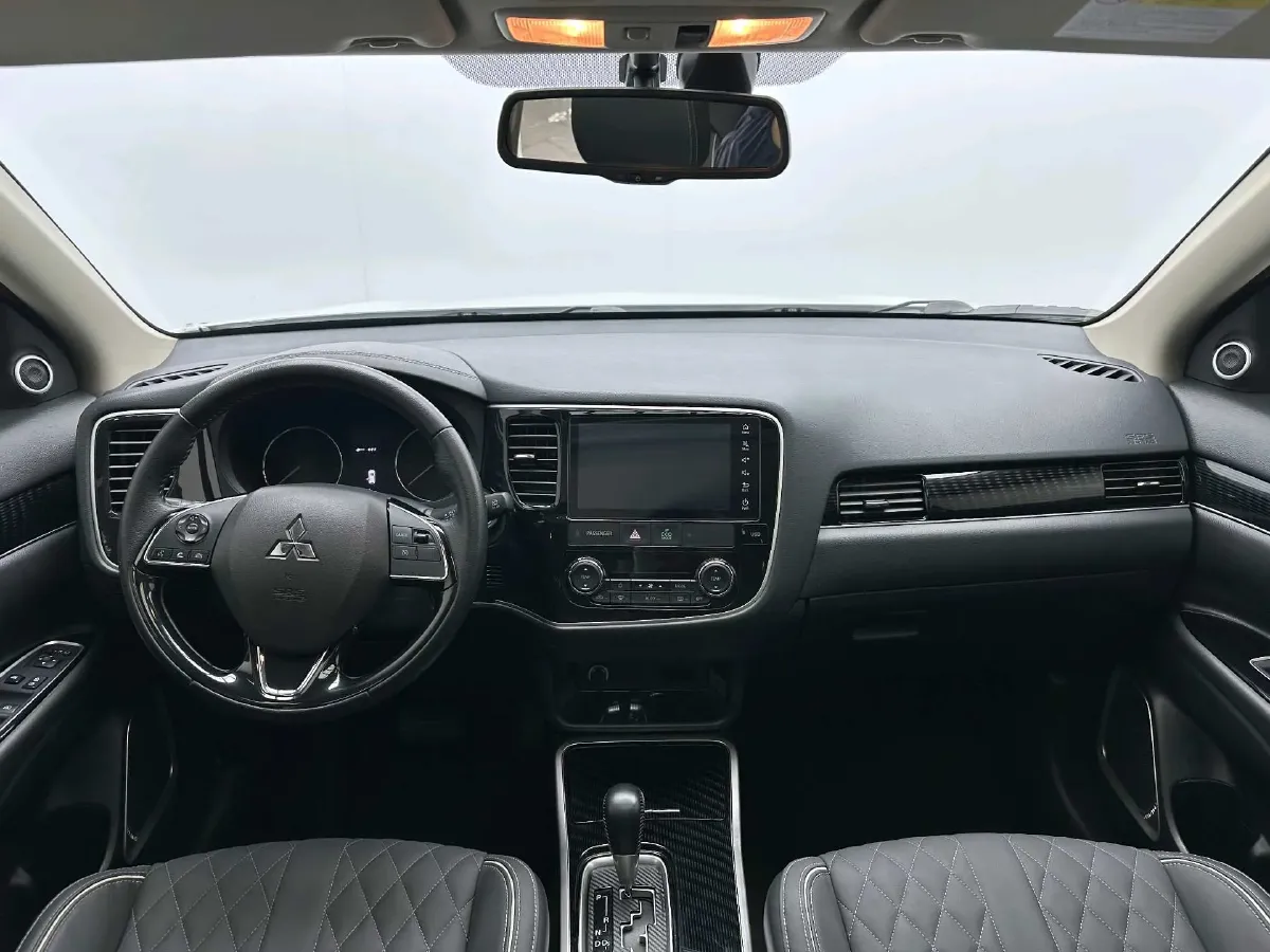 2020 Mitsubishi Outlander 2.0L 166HP L4 CVT,autocango,china used car exporter,china ev exporter,chinese used car exporter,chinese used ev exporter