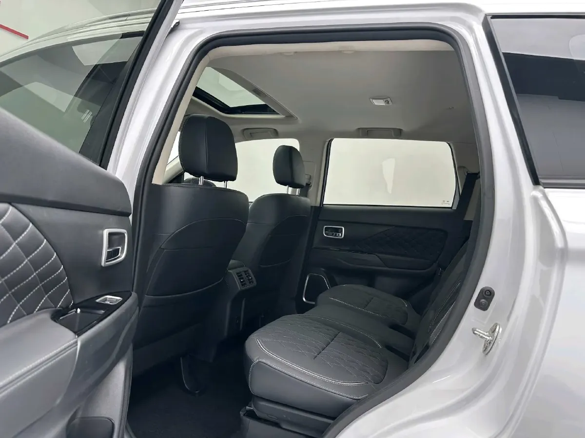 2020 Mitsubishi Outlander 2.0L 166HP L4 CVT,autocango,china used car exporter,china ev exporter,chinese used car exporter,chinese used ev exporter