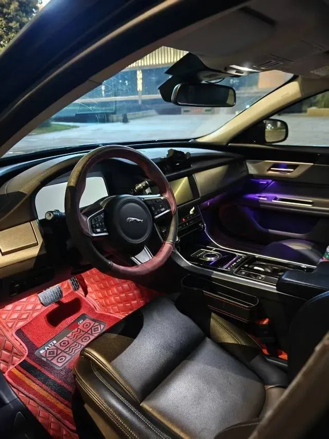 2020 Jaguar XFL 2.0T 200HP L4 8AT,autocango,china used car exporter,china ev exporter,chinese used car exporter,chinese used ev exporter
