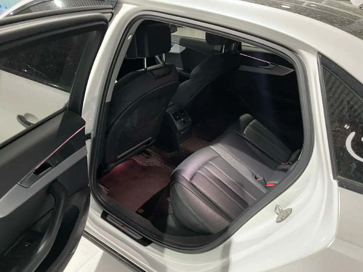 2020 Audi A4L 2.0T 190HP L4 7DCT,autocango,china used car exporter,china ev exporter,chinese used car exporter,chinese used ev exporter