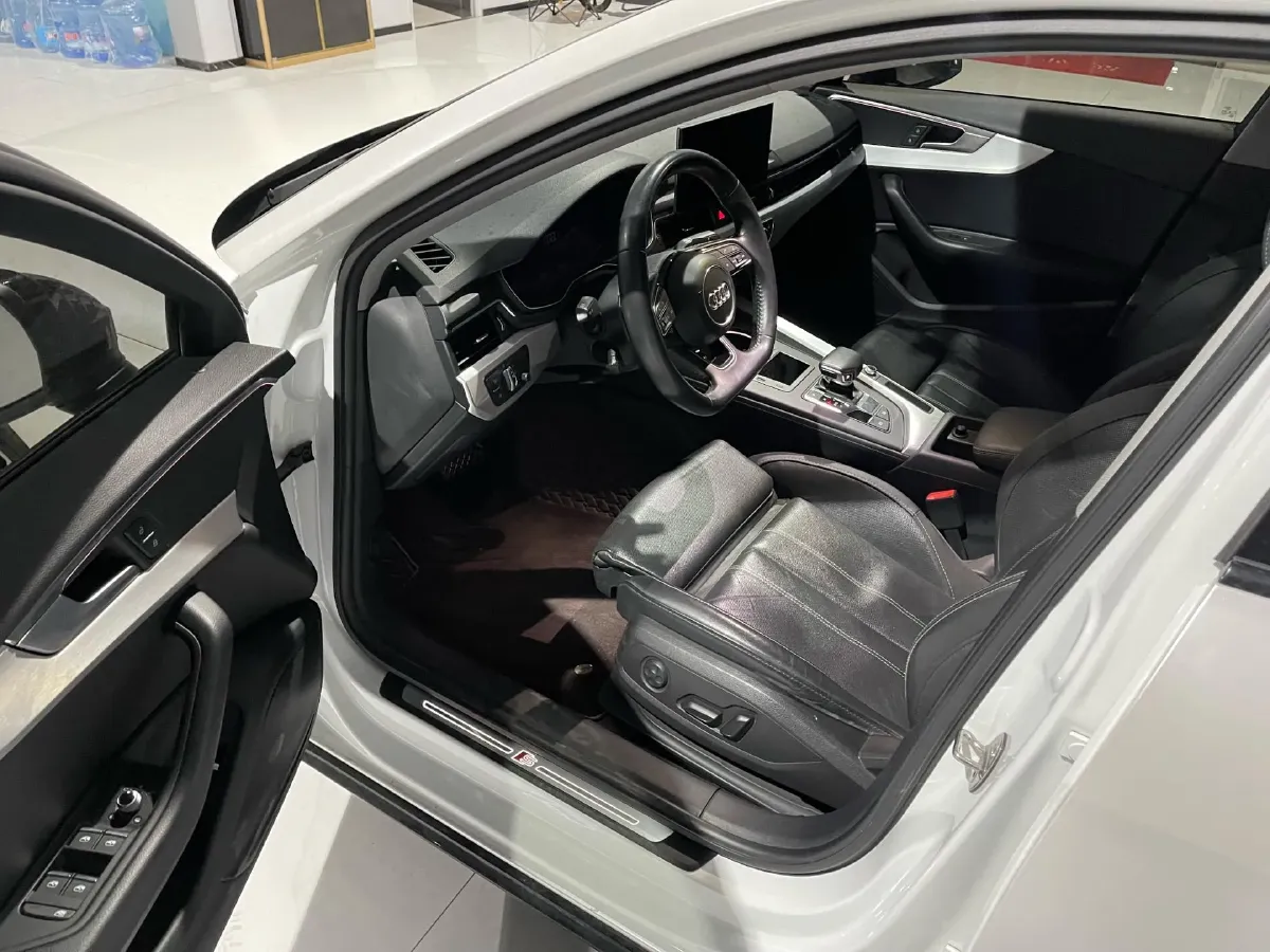 2020 Audi A4L 2.0T 190HP L4 7DCT,autocango,china used car exporter,china ev exporter,chinese used car exporter,chinese used ev exporter