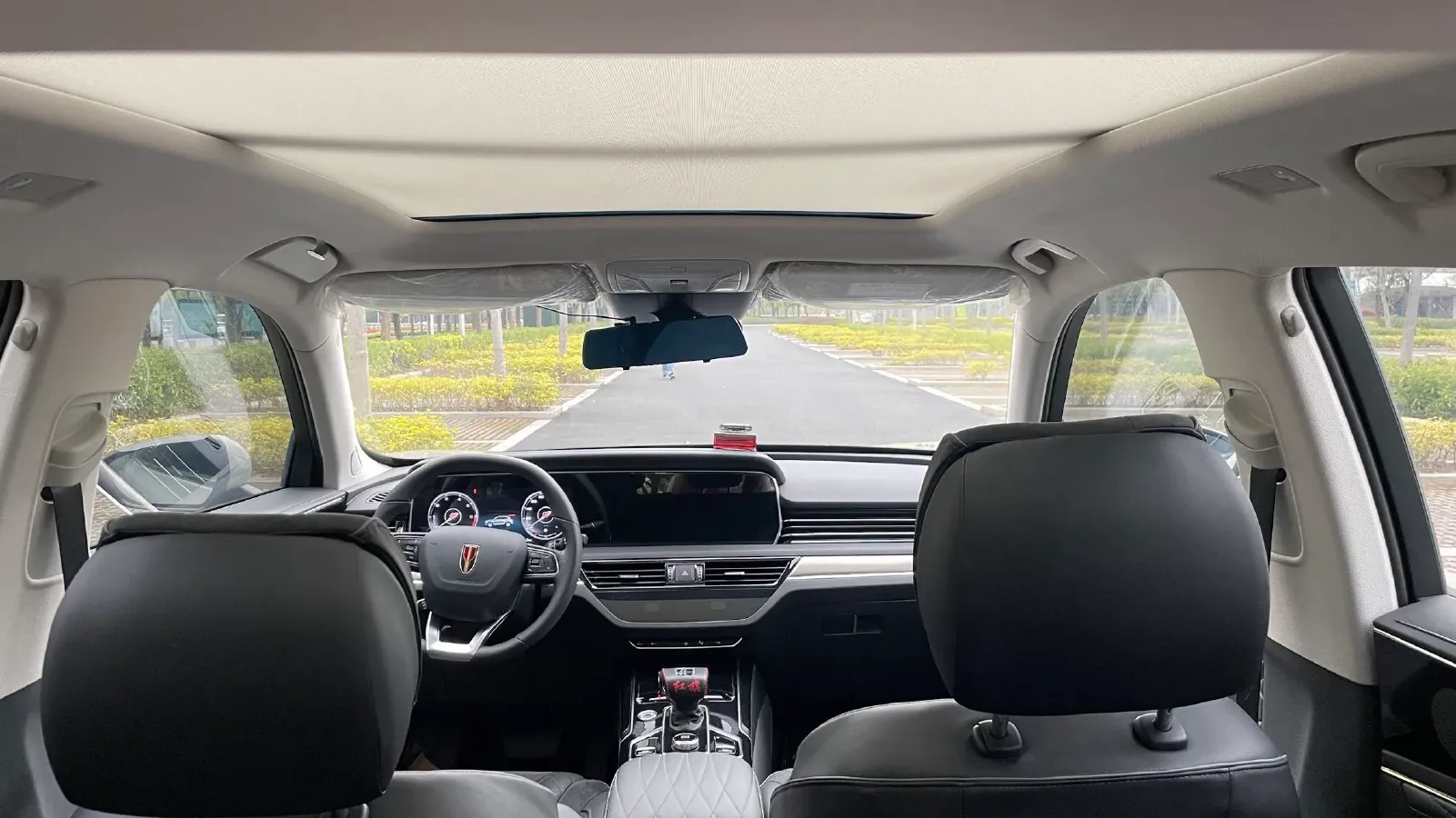 2022 HongQi HS5 2.0T 224HP L4 6AT,autocango,china used car exporter,china ev exporter,chinese used car exporter,chinese used ev exporter