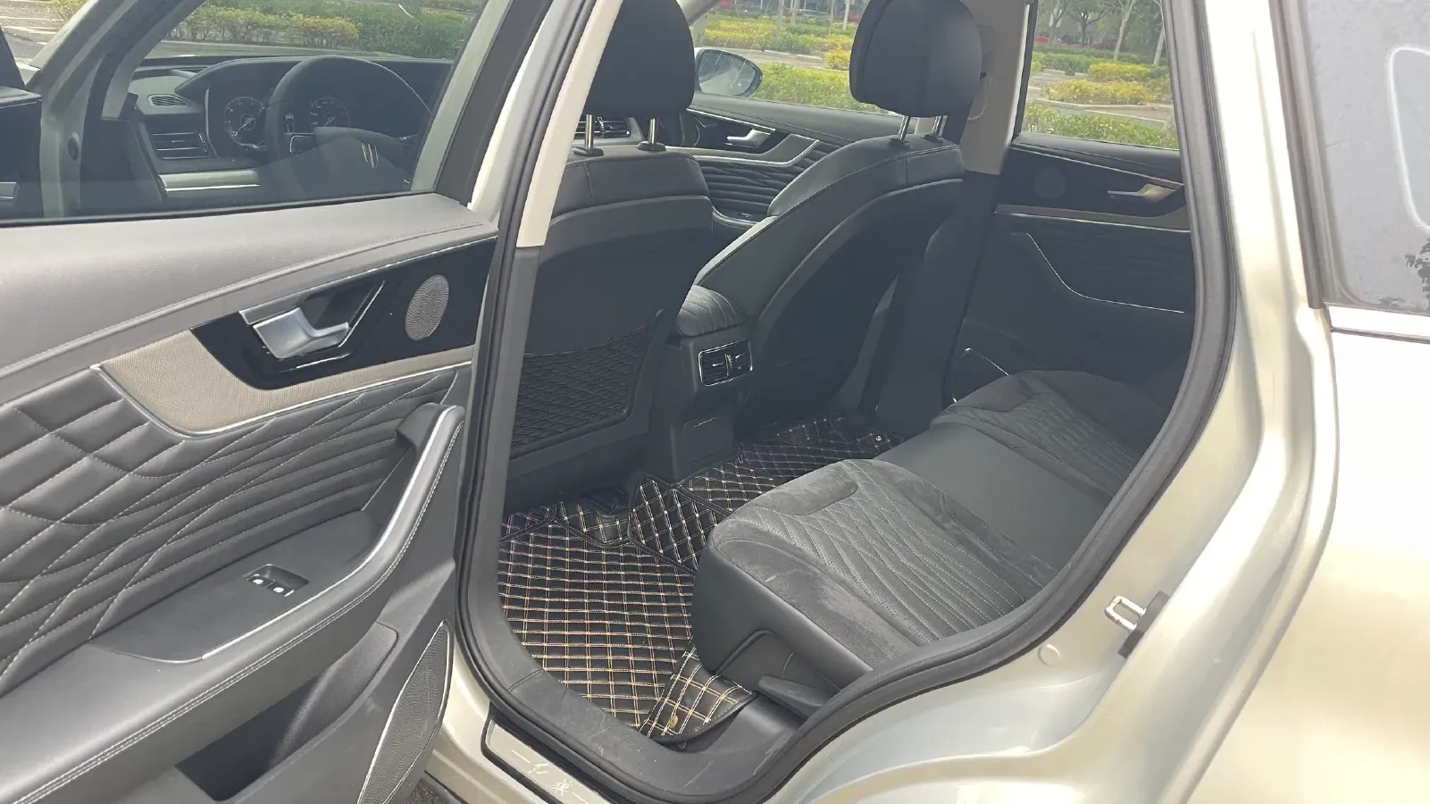 2022 HongQi HS5 2.0T 224HP L4 6AT,autocango,china used car exporter,china ev exporter,chinese used car exporter,chinese used ev exporter