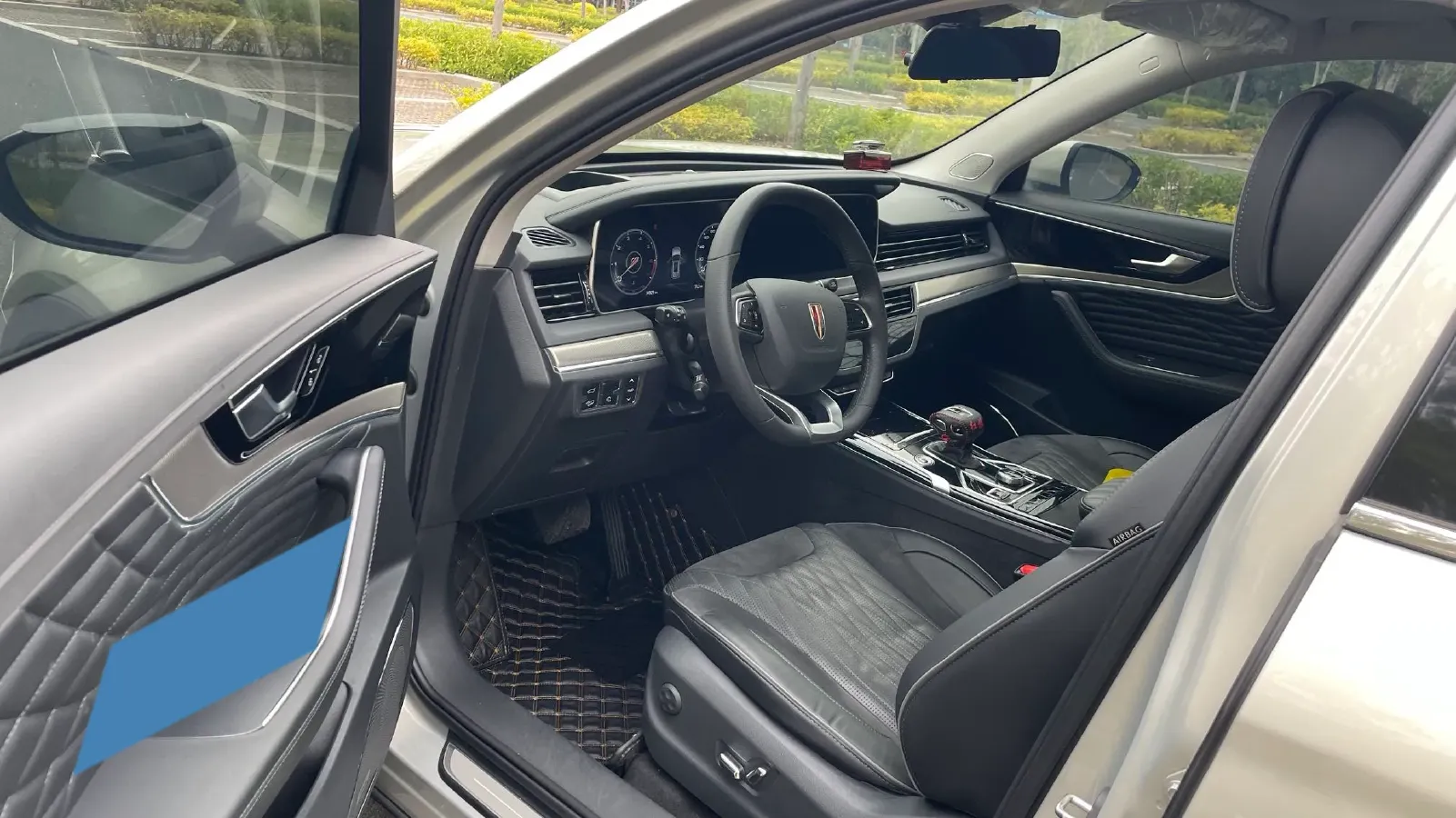 2022 HongQi HS5 2.0T 224HP L4 6AT,autocango,china used car exporter,china ev exporter,chinese used car exporter,chinese used ev exporter