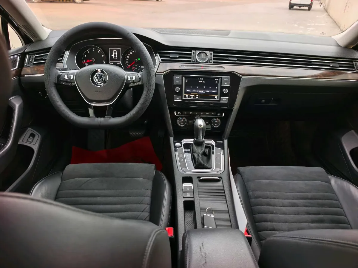 2018 Volkswagen Magotan 1.8T 180HP L4 7DCT,autocango,china used car exporter,china ev exporter,chinese used car exporter,chinese used ev exporter