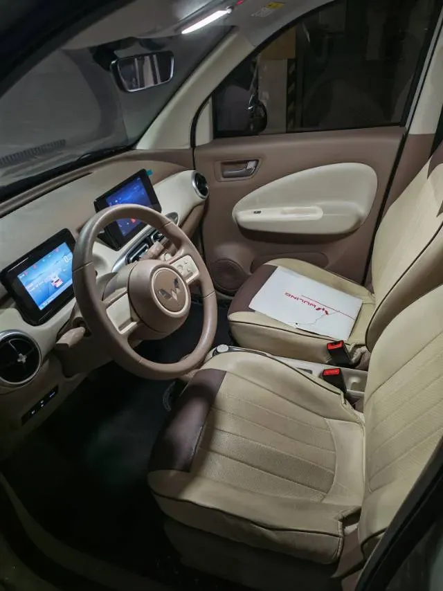 2025 WuLing HongGuang MINI EV BEV 16.2KWH,autocango,china used car exporter,china ev exporter,chinese used car exporter,chinese used ev exporter