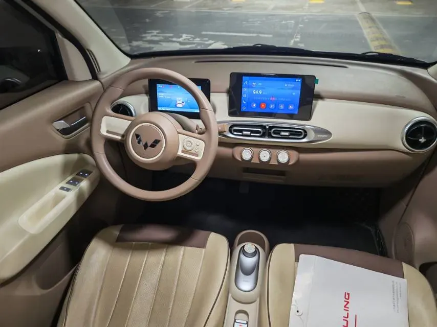 2025 WuLing HongGuang MINI EV BEV 16.2KWH,autocango,china used car exporter,china ev exporter,chinese used car exporter,chinese used ev exporter