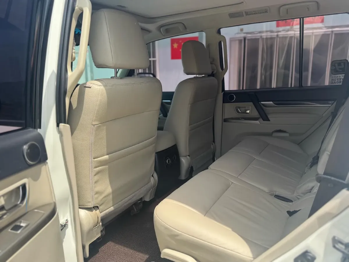2018 Mitsubishi Pajero 3.0L 174HP V6 5AT,autocango,china used car exporter,china ev exporter,chinese used car exporter,chinese used ev exporter