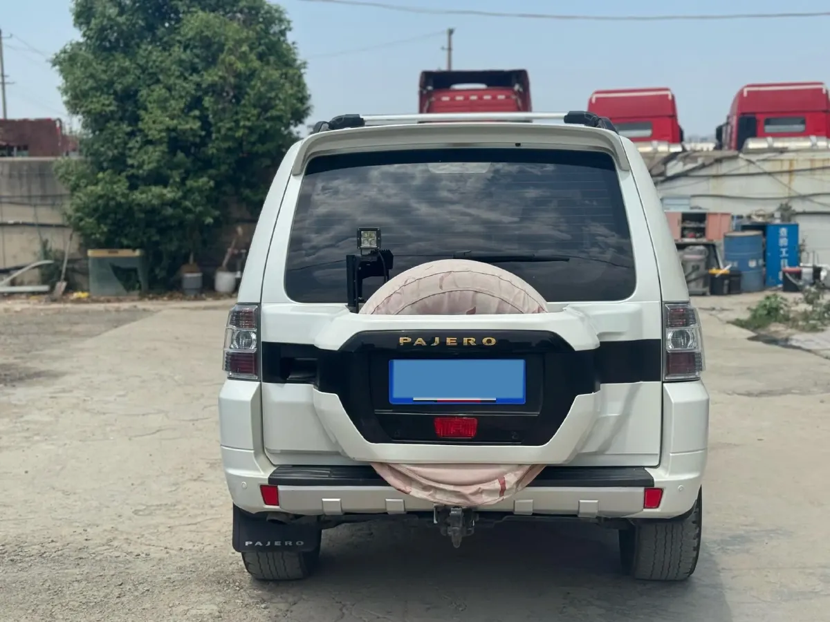 2018 Mitsubishi Pajero 3.0L 174HP V6 5AT,autocango,china used car exporter,china ev exporter,chinese used car exporter,chinese used ev exporter