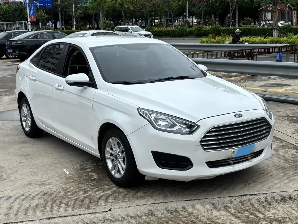 2019 Ford Escort 1.5L 122HP L3 6AT,autocango,china used car exporter,china ev exporter,chinese used car exporter,chinese used ev exporter