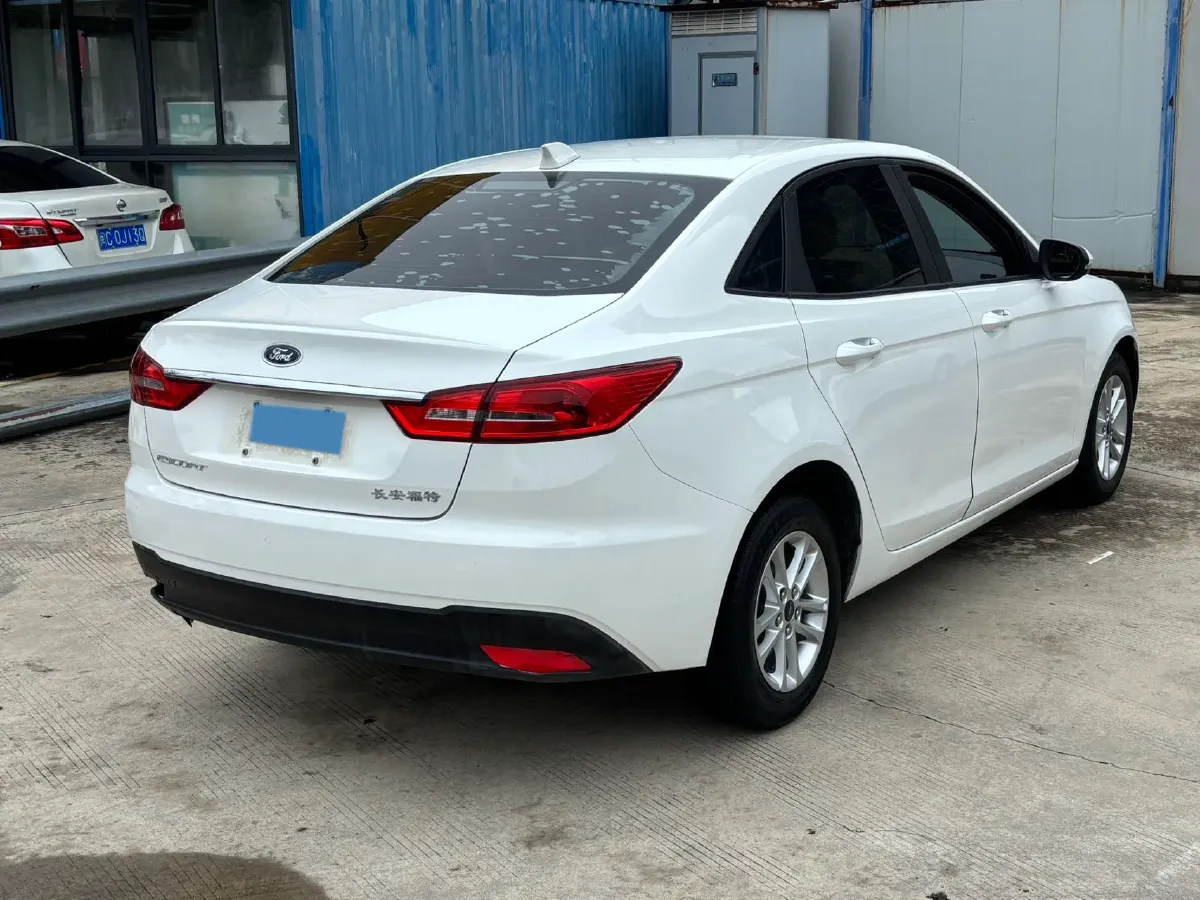 2019 Ford Escort 1.5L 122HP L3 6AT,autocango,china used car exporter,china ev exporter,chinese used car exporter,chinese used ev exporter