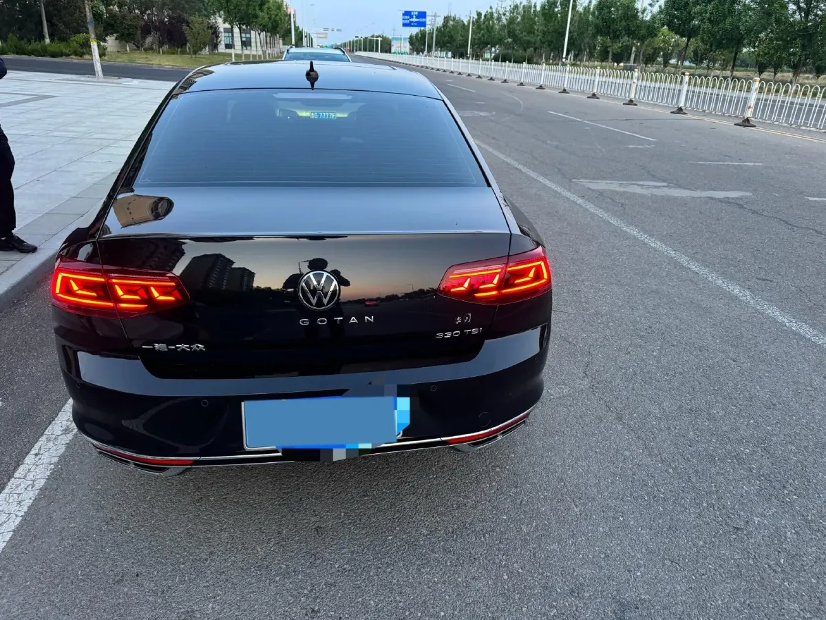2023 Volkswagen Magotan 2.0T 186HP L4 7DCT,autocango,china used car exporter,china ev exporter,chinese used car exporter,chinese used ev exporter