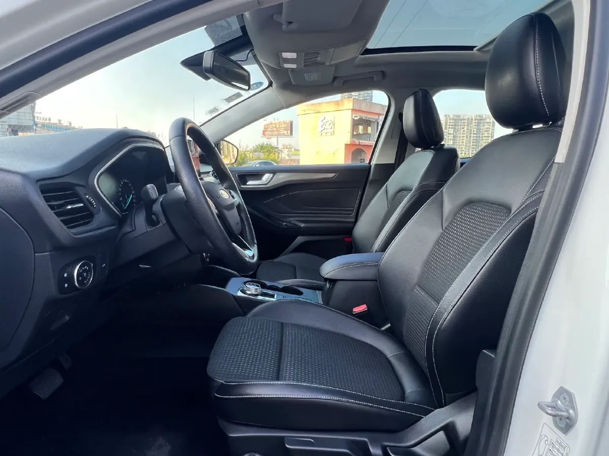 2019 Ford Focus 1.0T 128HP L3 8AT,autocango,china used car exporter,china ev exporter,chinese used car exporter,chinese used ev exporter