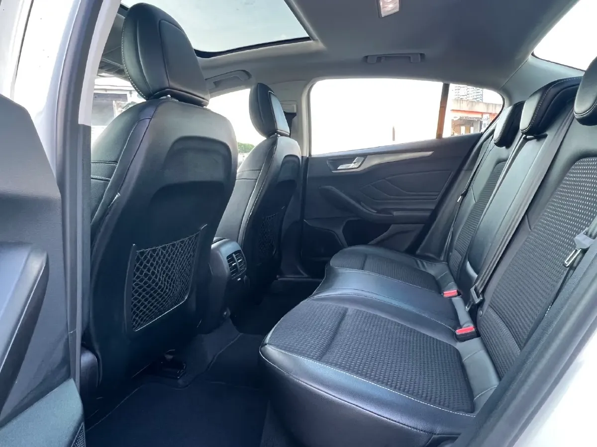 2019 Ford Focus 1.0T 128HP L3 8AT,autocango,china used car exporter,china ev exporter,chinese used car exporter,chinese used ev exporter