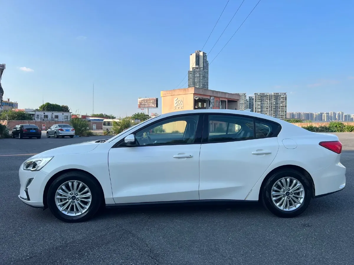 2019 Ford Focus 1.0T 128HP L3 8AT,autocango,china used car exporter,china ev exporter,chinese used car exporter,chinese used ev exporter