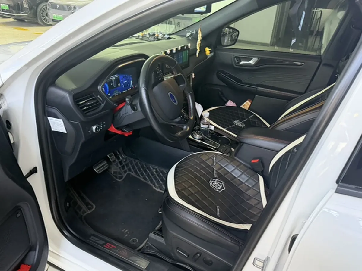 2020 Ford Escape 2.0T 248HP L4 8AT,autocango,china used car exporter,china ev exporter,chinese used car exporter,chinese used ev exporter