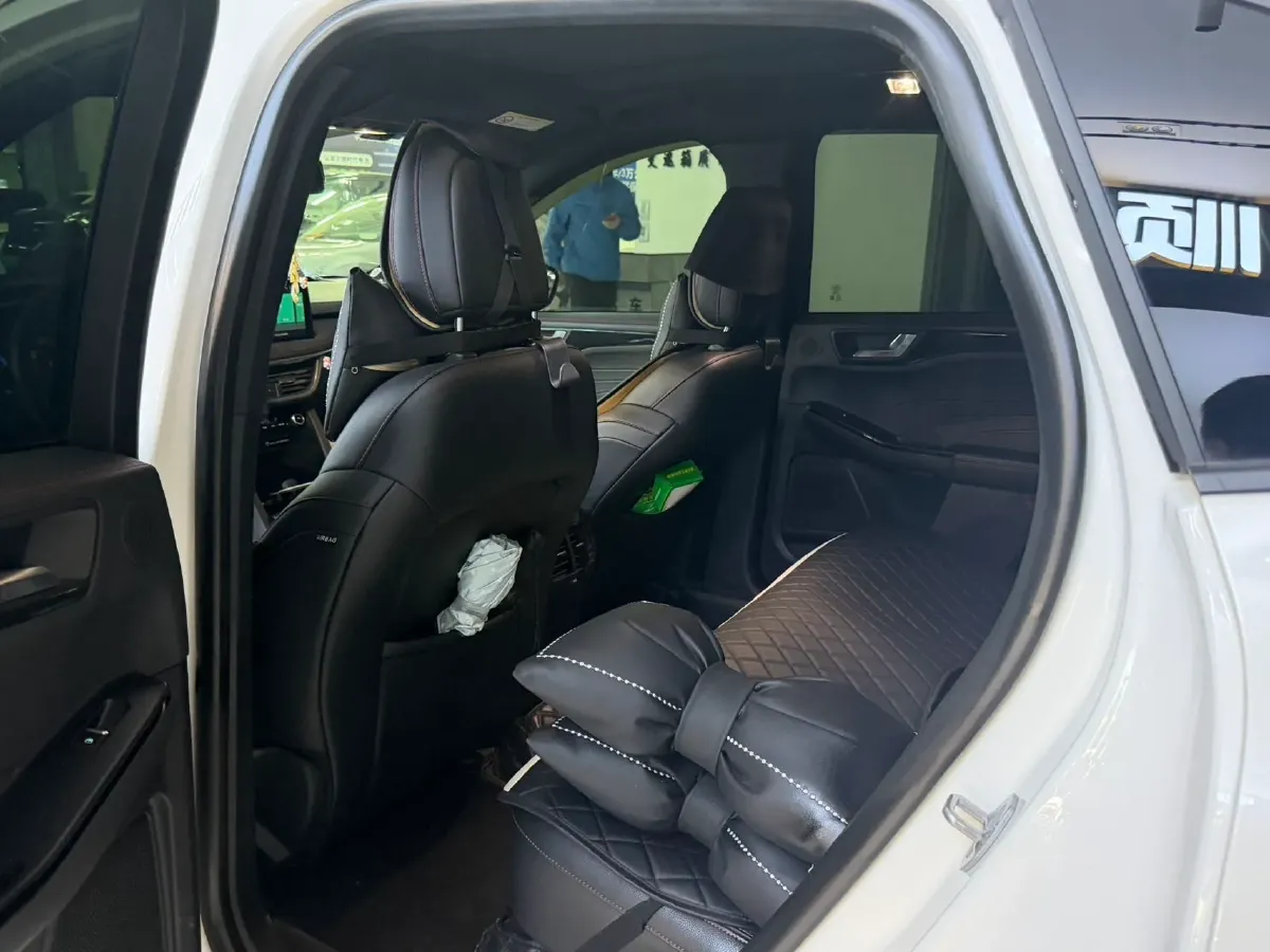 2020 Ford Escape 2.0T 248HP L4 8AT,autocango,china used car exporter,china ev exporter,chinese used car exporter,chinese used ev exporter