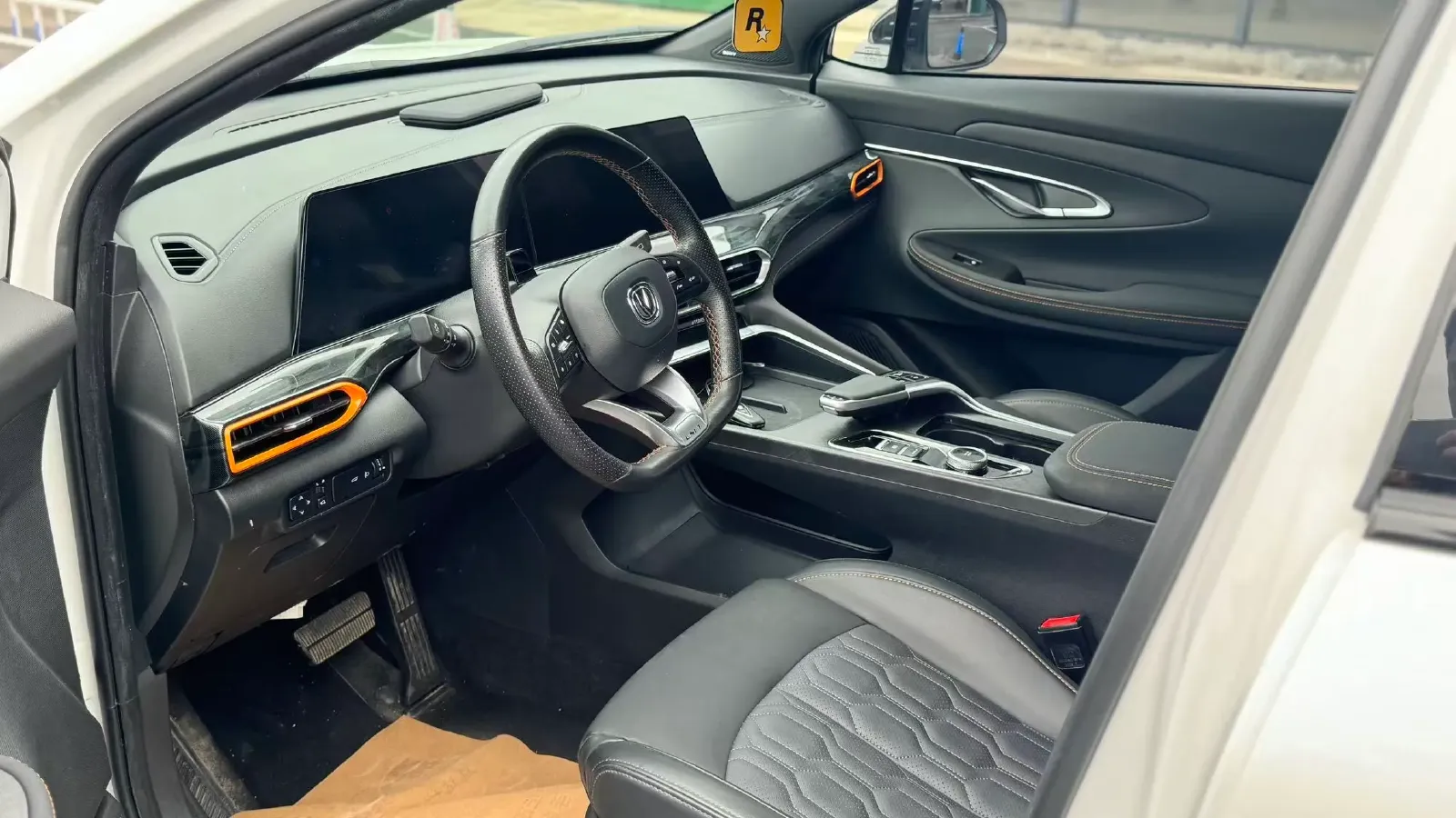 2022 ChangAn UNI-T 1.5T 188HP L4 7DCT,autocango,china used car exporter,china ev exporter,chinese used car exporter,chinese used ev exporter