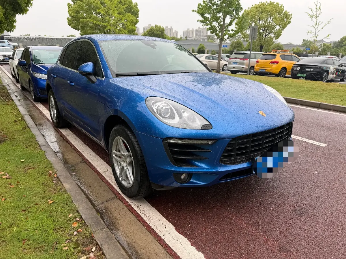 2017 Porsche Macan 2.0T 252HP L4 7DCT,autocango,china used car exporter,china ev exporter,chinese used car exporter,chinese used ev exporter