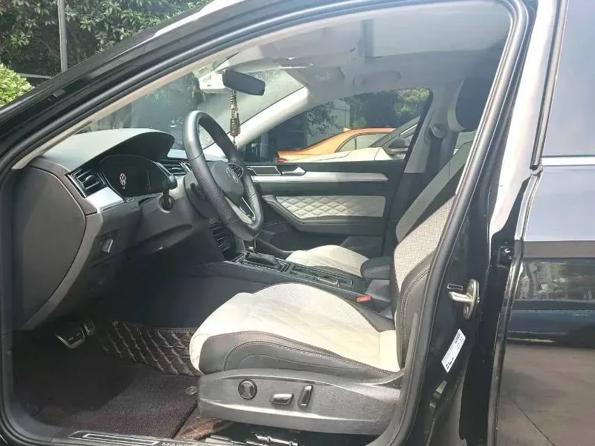 2024 Volkswagen Magotan 2.0T 186HP L4 7DCT,autocango,china used car exporter,china ev exporter,chinese used car exporter,chinese used ev exporter