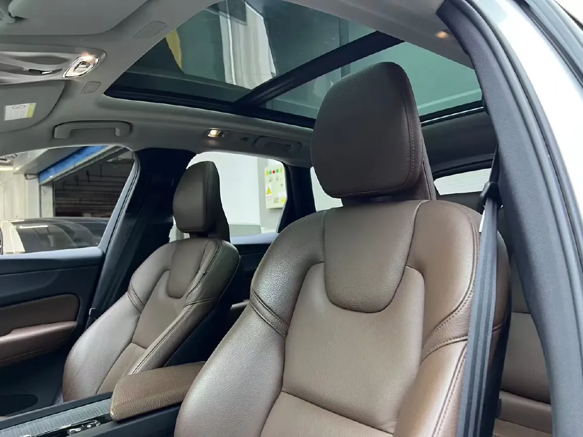 2020 Volvo XC60 2.0T 254HP L4 8AT,autocango,china used car exporter,china ev exporter,chinese used car exporter,chinese used ev exporter