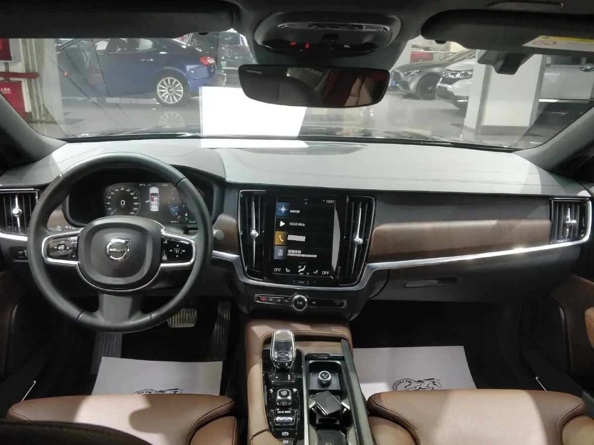 2024 Volvo S90 2.0T 250HP L4 8AT,autocango,china used car exporter,china ev exporter,chinese used car exporter,chinese used ev exporter