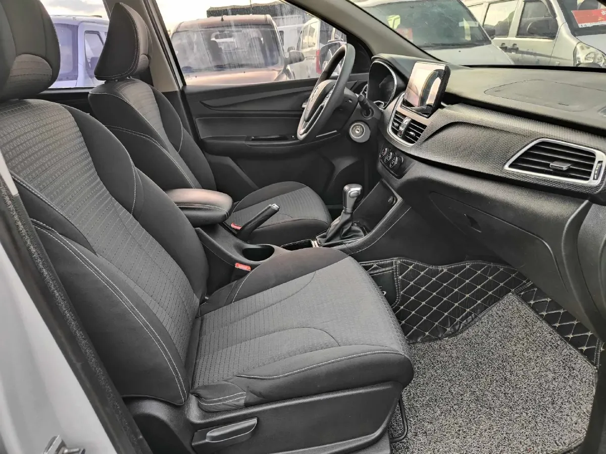 2019 BaoJun 730 1.5T 147HP L4 CVT,autocango,china used car exporter,china ev exporter,chinese used car exporter,chinese used ev exporter