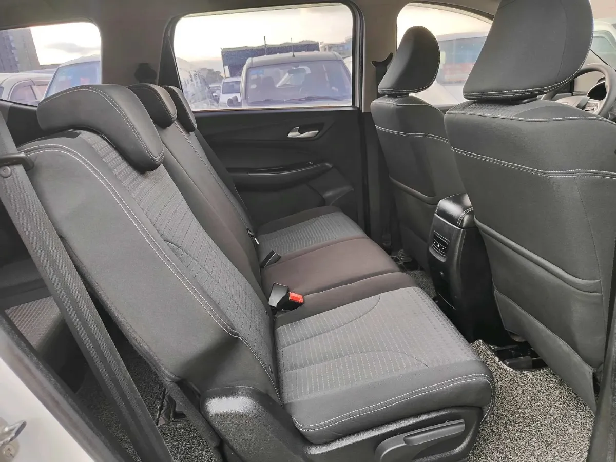 2019 BaoJun 730 1.5T 147HP L4 CVT,autocango,china used car exporter,china ev exporter,chinese used car exporter,chinese used ev exporter