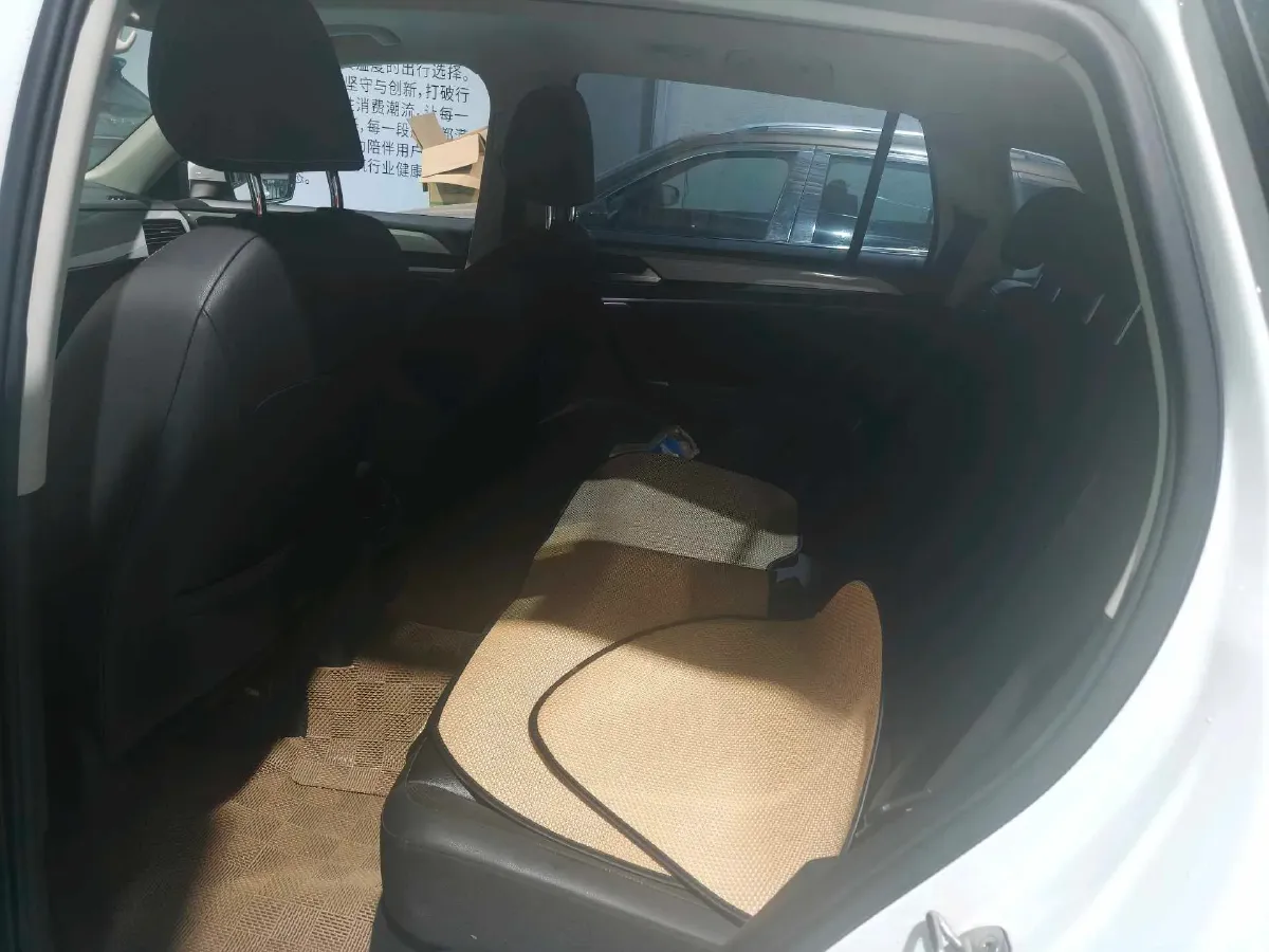 2019 Jeep Cherokee 2.0T 234HP L4 9AT,autocango,china used car exporter,china ev exporter,chinese used car exporter,chinese used ev exporter
