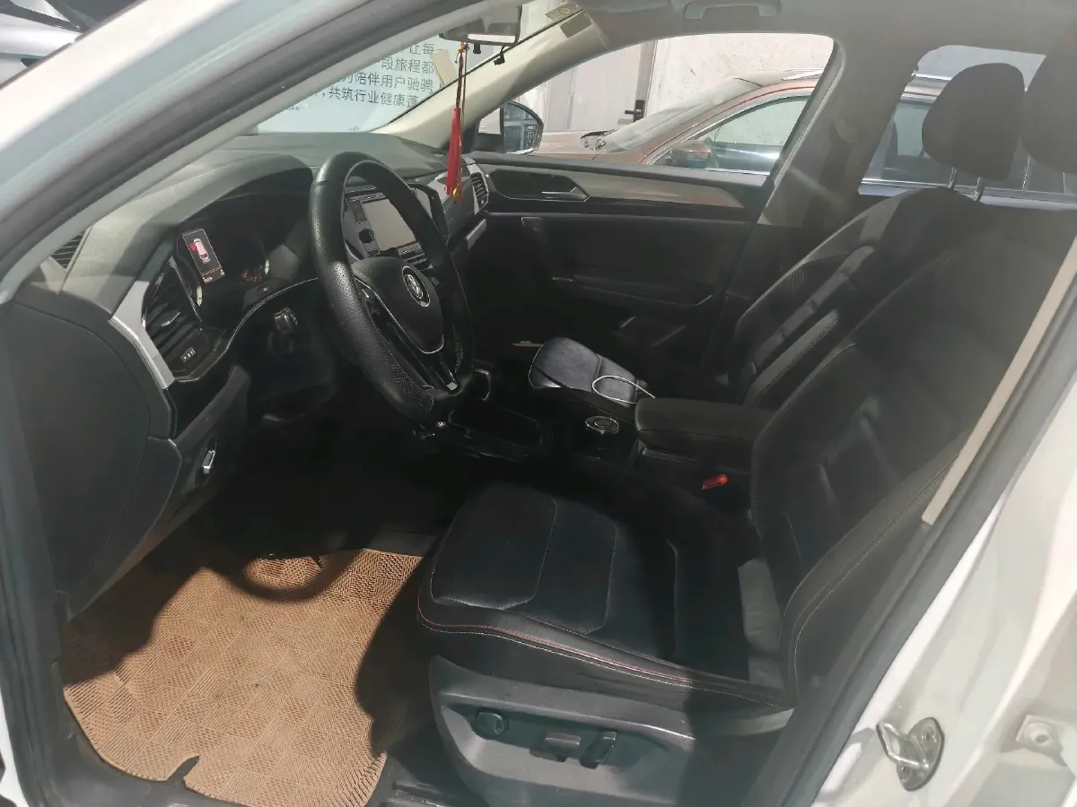2019 Jeep Cherokee 2.0T 234HP L4 9AT,autocango,china used car exporter,china ev exporter,chinese used car exporter,chinese used ev exporter