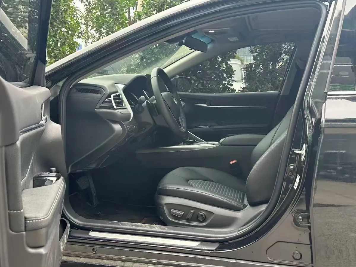 2021 Toyota Camry 2.5L 209HP L4 8AT,autocango,china used car exporter,china ev exporter,chinese used car exporter,chinese used ev exporter