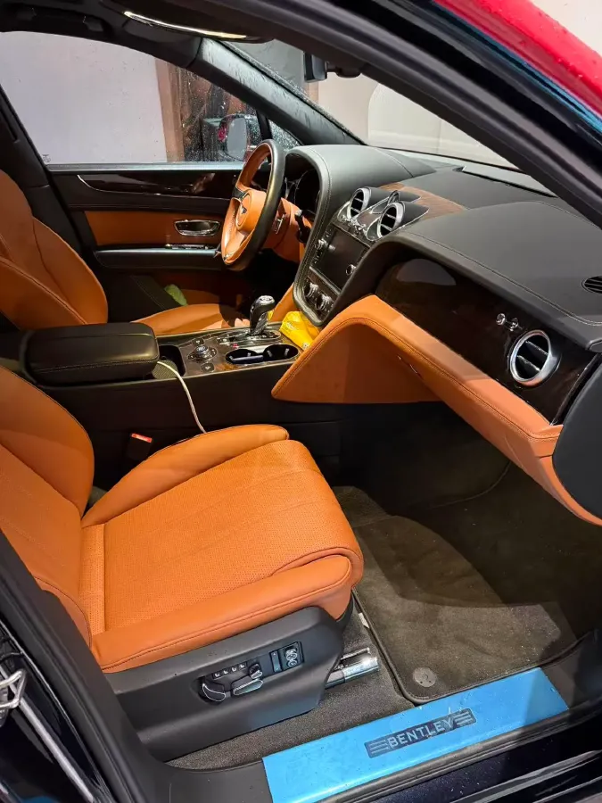 2017 Bentley Bentayga 6.0T 608HP W12 8AT,autocango,china used car exporter,china ev exporter,chinese used car exporter,chinese used ev exporter