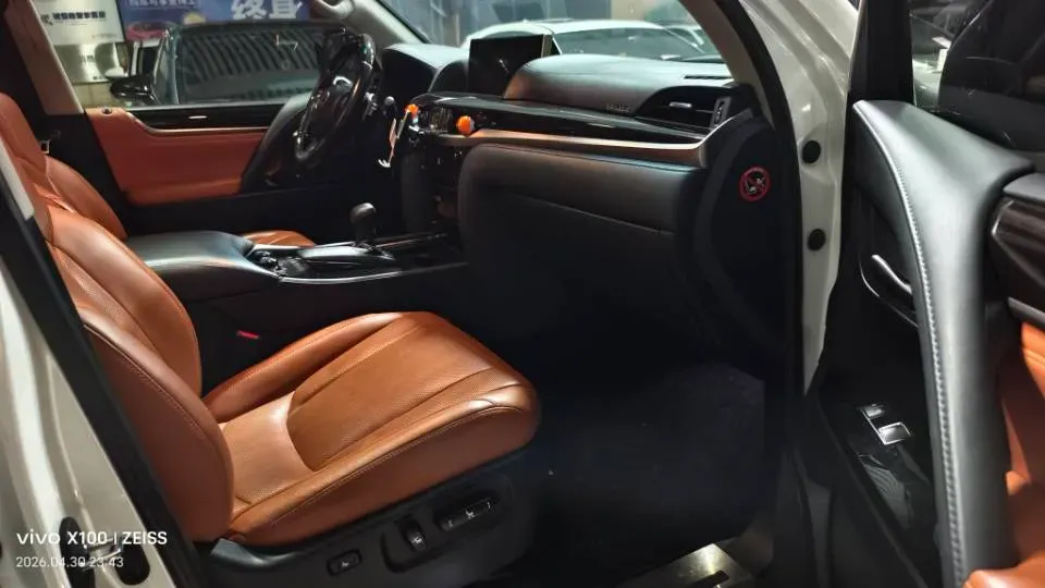 2017 Lexus LX 5.7L 367HP V8 8AT,autocango,china used car exporter,china ev exporter,chinese used car exporter,chinese used ev exporter