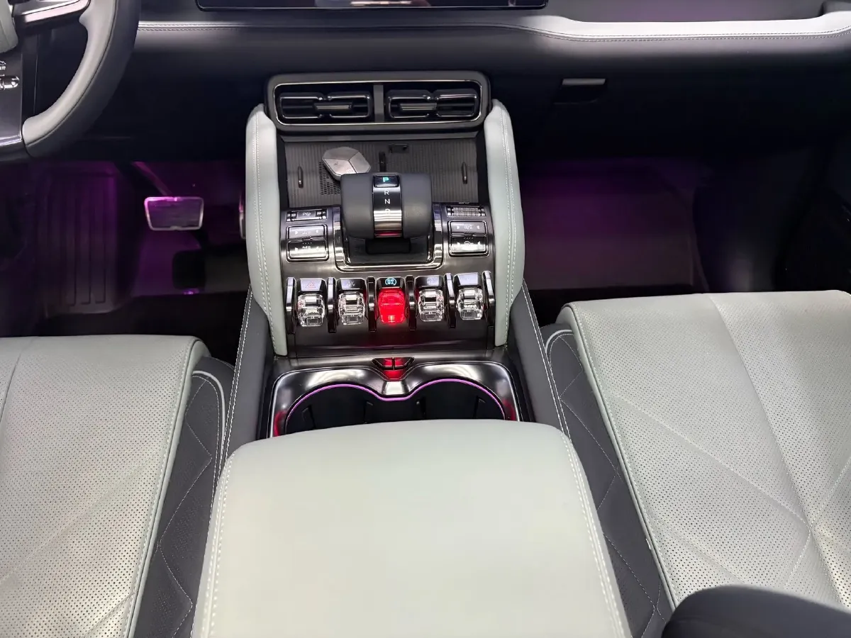 2023 FangChengBao Bao 5 1.5T 194HP L4 E-CVT PHEV 31.8KWH,autocango,china used car exporter,china ev exporter,chinese used car exporter,chinese used ev exporter