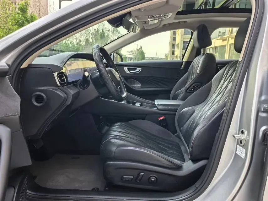 2023 Roewe D7 1.5L 112HP L4 1DHT PHEV 21.4KWH,autocango,china used car exporter,china ev exporter,chinese used car exporter,chinese used ev exporter