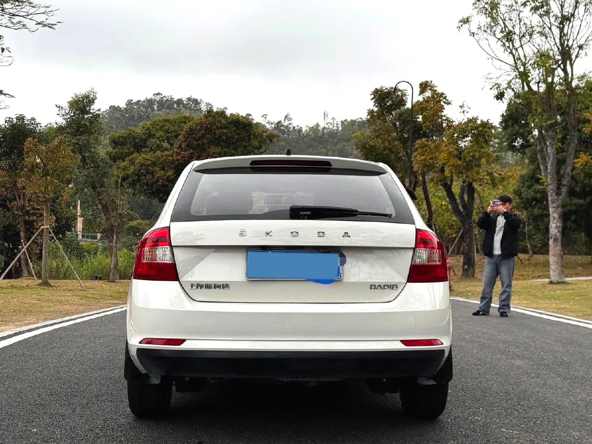 2019 Skoda Rapid Spaceback 1.5L 110HP L4 6AT,autocango,china used car exporter,china ev exporter,chinese used car exporter,chinese used ev exporter