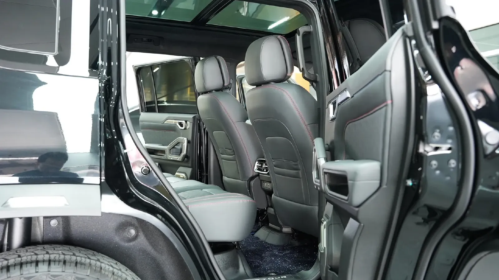 2025 Jetour Traveller 2.0T 254HP L4 8AT,autocango,china used car exporter,china ev exporter,chinese used car exporter,chinese used ev exporter