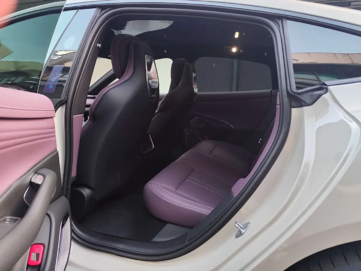 2026 Avatr 07 1.5T 156HP L4 REEV,autocango,china used car exporter,china ev exporter,chinese used car exporter,chinese used ev exporter
