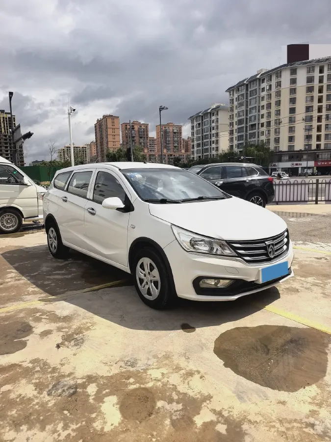 2017 BaoJun 310W 1.2L 82HP L4 6MT,autocango,china used car exporter,china ev exporter,chinese used car exporter,chinese used ev exporter