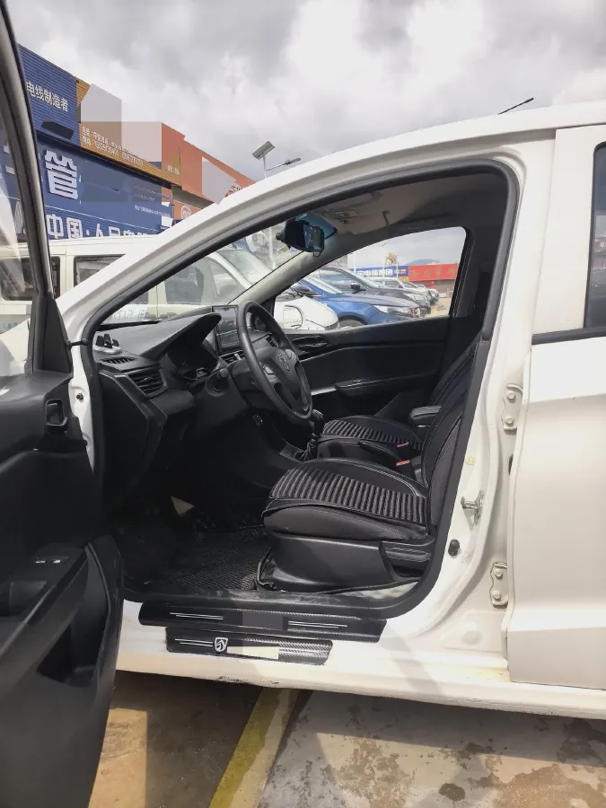 2017 BaoJun 310W 1.2L 82HP L4 6MT,autocango,china used car exporter,china ev exporter,chinese used car exporter,chinese used ev exporter