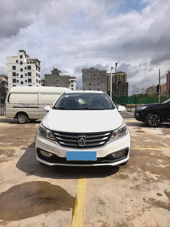 2017 BaoJun 310W 1.2L 82HP L4 6MT,autocango,china used car exporter,china ev exporter,chinese used car exporter,chinese used ev exporter