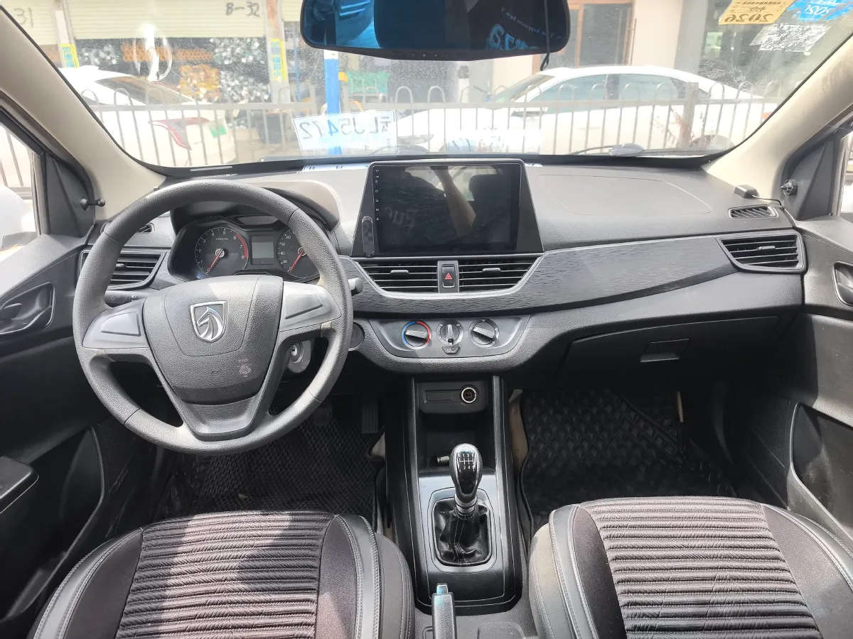 2017 BaoJun 310W 1.2L 82HP L4 6MT,autocango,china used car exporter,china ev exporter,chinese used car exporter,chinese used ev exporter