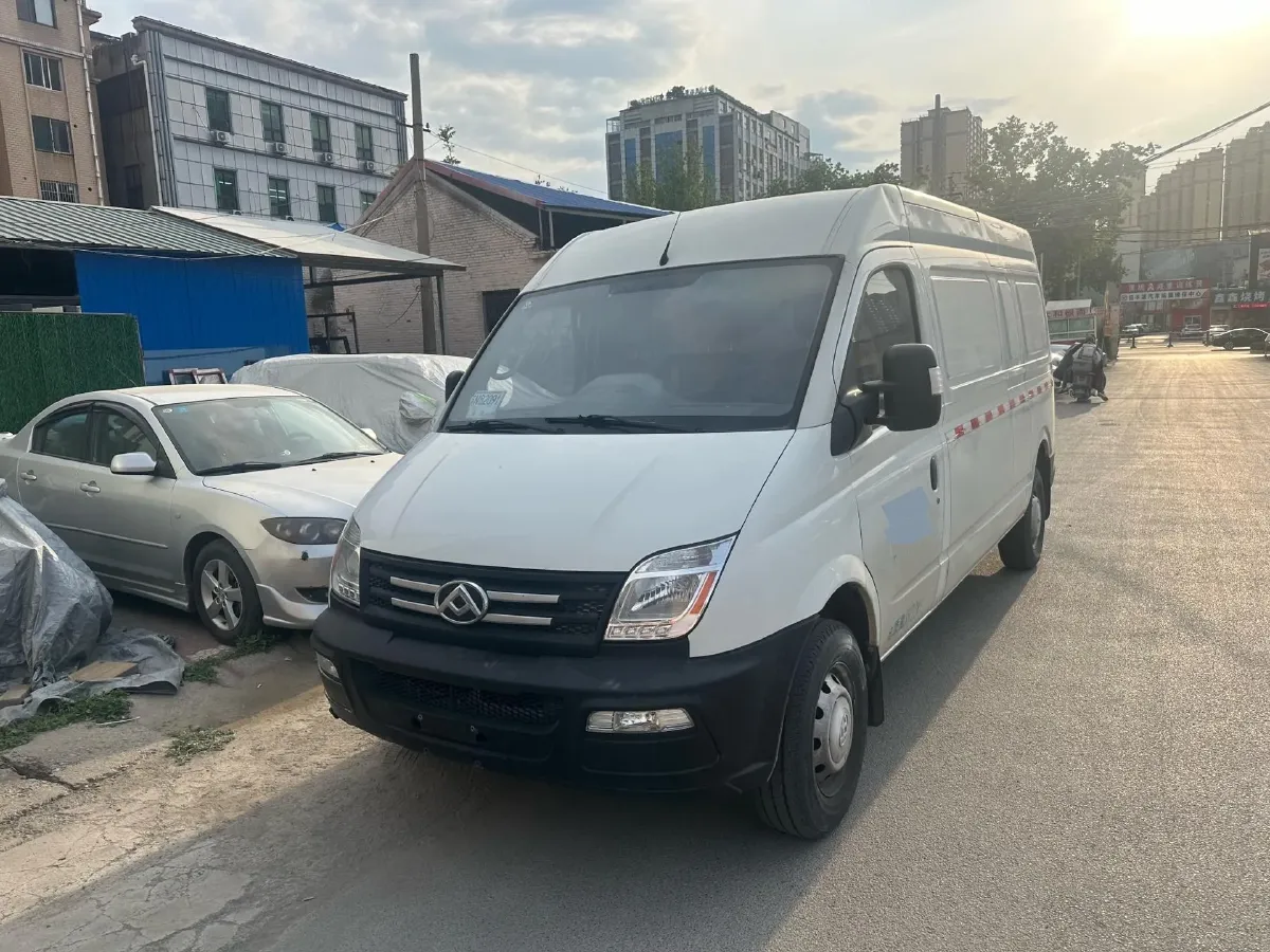 2021 MAXUS XinTu V80 2.0T 139HP L4 6MT,autocango,china used car exporter,china ev exporter,chinese used car exporter,chinese used ev exporter